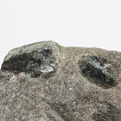 Александрит, кристаллы в породе 183*93*61мм. Геммологическое заключение