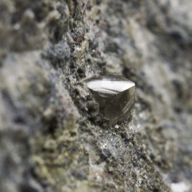 Алмаз в кимберлите, 27*25*25мм, 13,7г, ЮАР
