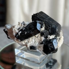 Шерл, ортоклаз кристаллы в полевом шпате 52*40*37мм 48г на подставке, Намибия