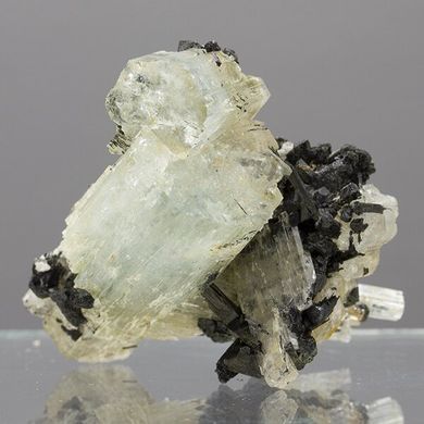 Аквамарин, кристали + шерл 37*40*29мм, Намібія