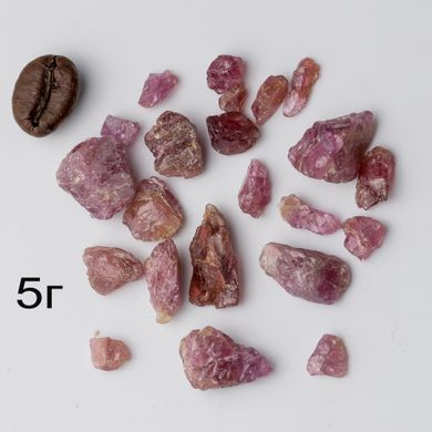 Родоліт фіолетовий, необроблені фрагменти кристалів 3-10мм із Замбії. На вагу