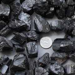 Шерл черный турмалин обломки кристаллов 20-30мм 100г/уп из Танзании