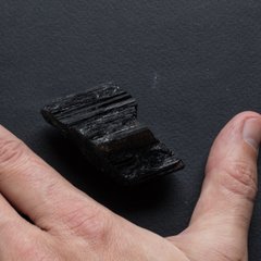 Шерл черный турмалин кристалл 46*29*29мм из Бразилии
