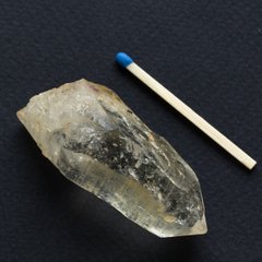 Горный хрусталь с лимонитом 55*20*28мм кристалл на подставке, Швейцария