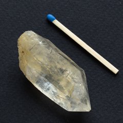 Горный хрусталь с лимонитом 48*20*18мм кристалл Швейцария
