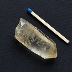 Горный хрусталь с лимонитом 43*18*13мм кристалл Швейцария
