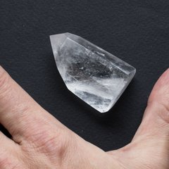 Горный хрусталь (кварц) кристалл 48*30*22мм с плоским основанием Бразилия