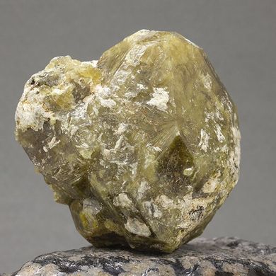 Гранат гросуляр, кристал 62*63*42мм,191г, Малі