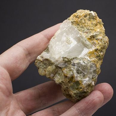 Апатит, кристали в породі 80*60*55мм, 224г, Марокко