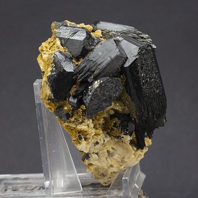 Шерл, кристали в польовому шпаті 76*62*53мм, 168г, Намібія