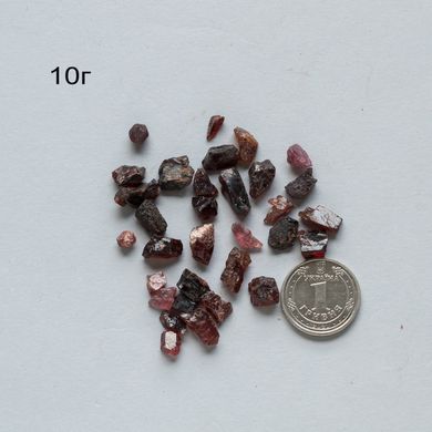 Родоліт гранат 3-10мм необроблені фрагменти кристалів з Танзанії 10г/уп