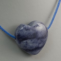 Кулон сердце из синего кварца 25*25*14мм + шнурок