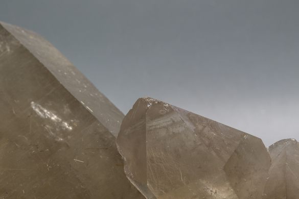 Раухтопаз (дымчатый кварц), волосатик рутиловый, сросток кристаллов 205*100*85мм, 1.2кг, Бразилия