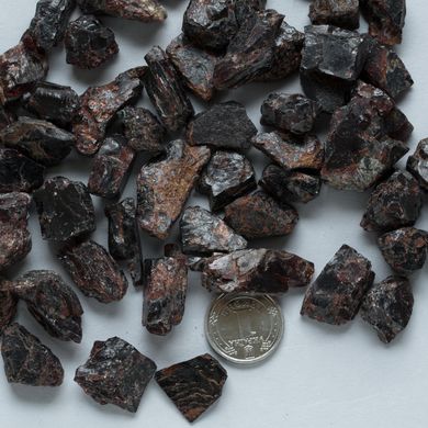 Родоліт гранат 15-22мм необроблені фрагменти кристалів з Танзанії 50г/уп