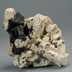 Шерл и дымчатый кварц, кристаллы в полевом шпате 94*77*46мм, 198г, Намибия