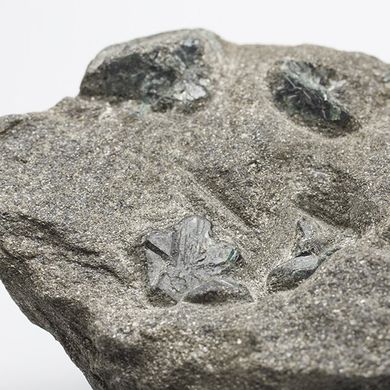 Александрит, кристаллы в породе 183*93*61мм. Геммологическое заключение