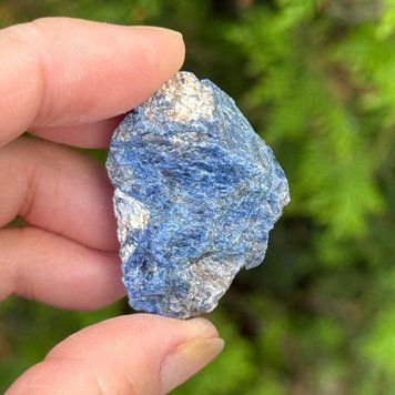 Дюмортьєрит, фрагмент породи з Мадагаскару | 42*29*23мм | 31г