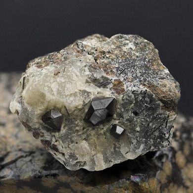 Лоренценит, кристаллы в породе 41*32*22мм, 37г, Кольский п-ов