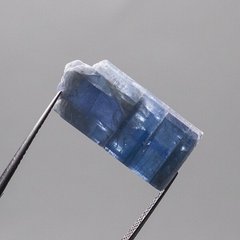 Кианит кристалл 24*11*5мм, 5,9г из Танзании