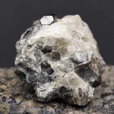 Лоренценит, кристаллы в породе 33*35*22мм, 33г, Кольский п-ов