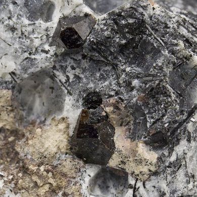Лоренценит, кристаллы в породе 33*35*22мм, 33г, Кольский п-ов
