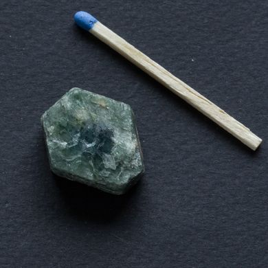 Сапфір синьо-зелений кристал 21*18*11мм необроблений Мадагаскар