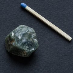 Сапфір синьо-зелений кристал 22*20*14мм необроблений Мадагаскар
