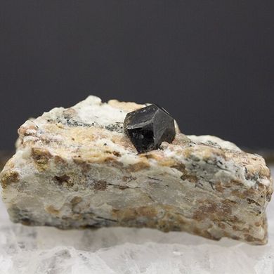 Лоренценит, кристаллы в породе 41*27*18мм, 22г, Кольский п-ов