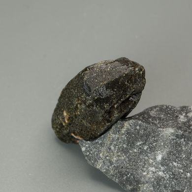 Епідот, кристал 48*19*18мм, 34г. Малі