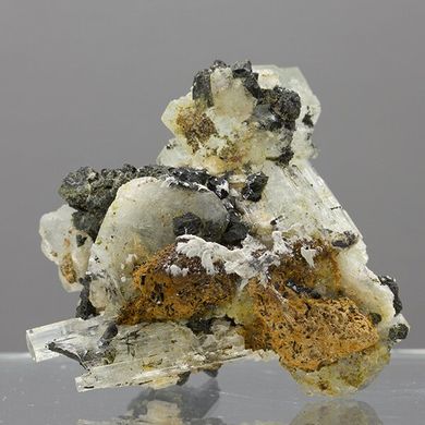 Аквамарин, кристаллы + шерл 37*40*29мм, Намибия