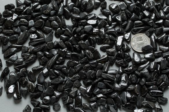 Шерл черный турмалин 5-10мм галтовка (галька полированная) на вес