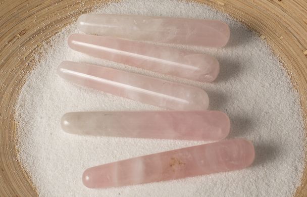 Масажна паличка 11см, рожевий кварц, натуральний камінь для масажу обличчя. В мішечку