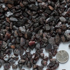 Родоліт гранат 6-12мм необроблені фрагменти кристалів з Танзанії 50г/уп