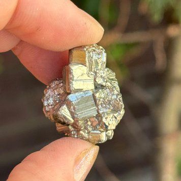 Пирит из Перу | друза кристаллов 30*24*21мм | 22г