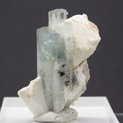 Аквамарин з Намібії, кристал 49*27*38мм