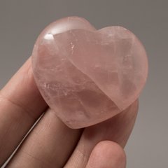 Сердце-оберег из розового кварца 42*40мм. На выбор
