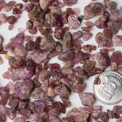 Родолит филетовый, необработанные фрагменты кристаллов 3-10мм, Замбия. На вес