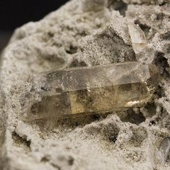 Топаз, кристаллы в породе 152г, 71*52*51мм, США
