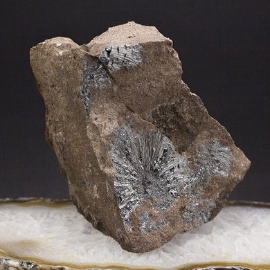 Піролюзит, кристали на кварциті 77*66*42мм, 241г, Марокко