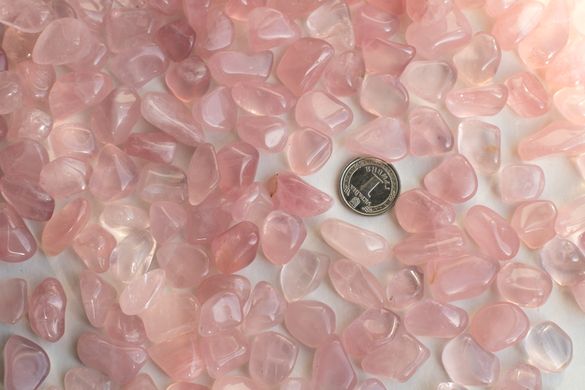 Розовый кварц, полированная галька 10-20мм Мадагаскар. 10г/уп (3-4шт)