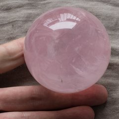 Куля з рожевого кварцу 65мм з Мадагаскару