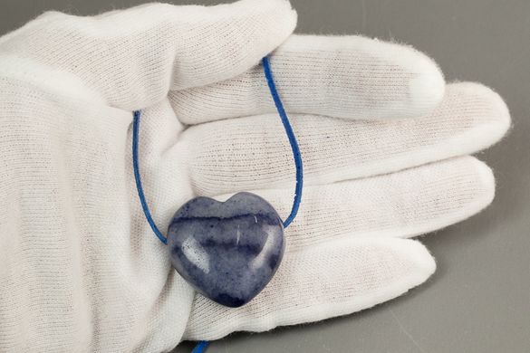 Кулон сердце из синего кварца 25*25*14мм + шнурок