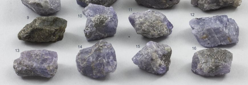 Танзанит, необработанный, фрагмент кристалла, на выбор