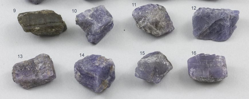 Танзаніт, необроблений, фрагмент кристалу, на вибір