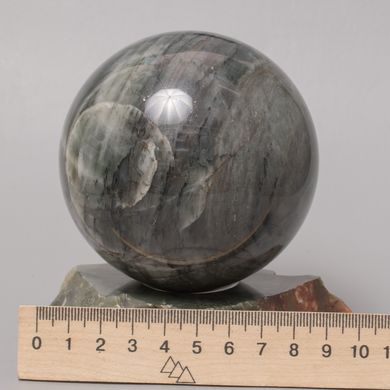 Куля з кварцу з егірином, піротином і магнетитом, діаметр 83мм, Украіна