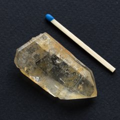 Гірський кришталь з лимонітом 45*22*13мм кристал, Швейцарія