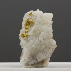 Золото самородное в породе, 42*29*20мм, 15г, Италия