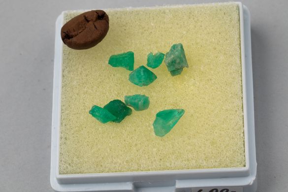 Изумруд, набор кристаллов 0.62г. В подарочной упаковке, Колумбия