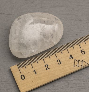 Льодистий кварц (гірський кришталь), велика полірована галька приб. 40*35мм. На вибір