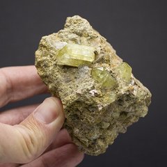 Апатит, кристаллы в породе 80*60*55мм, 224г, Марокко